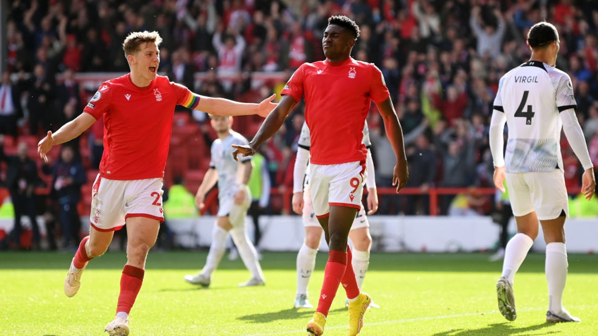 凝聚在一起 凝聚在一起